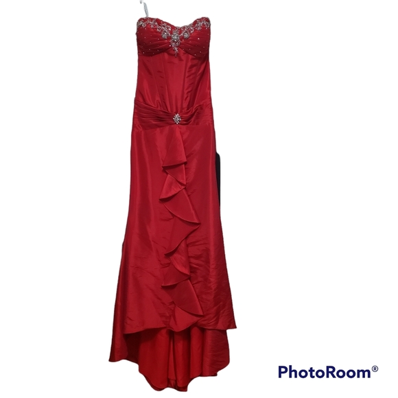 Le Gala Tony Bowls Gown - Picture 1 of 11